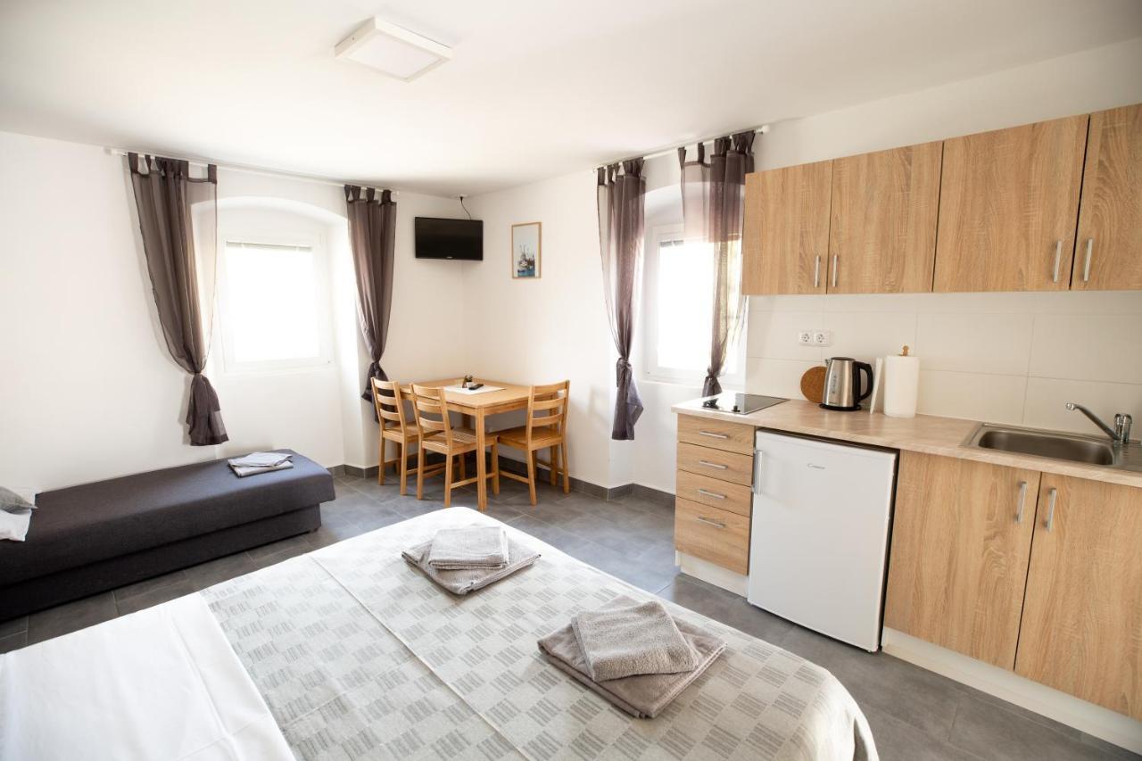 Kuca Nerezinka Appartement Nerezine Buitenkant foto